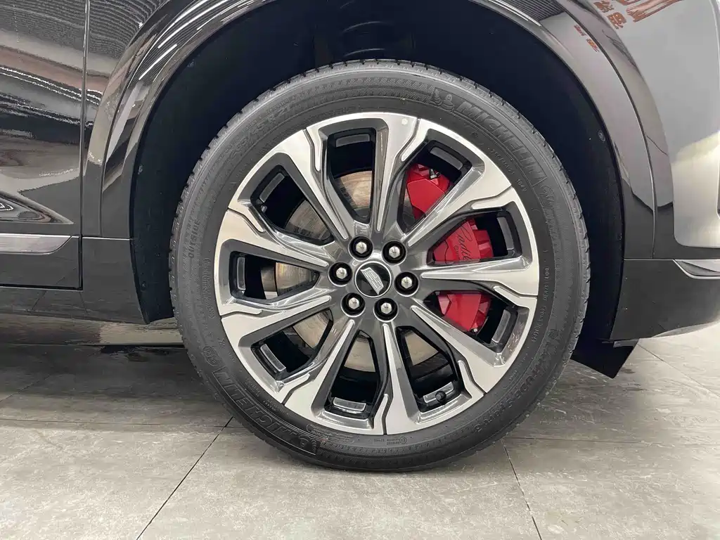 Cadillac XT5 2025 2.0T Platinum model купить на сайте DeffCars