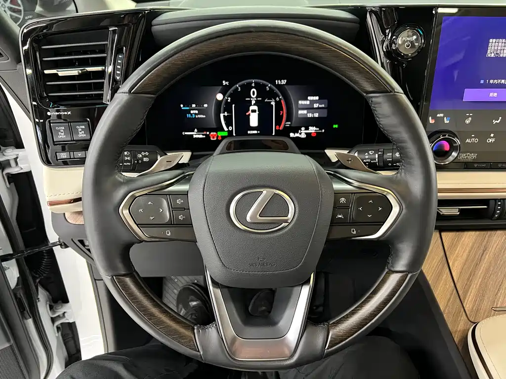 Lexus LM 2025 500h six-seater premium version купить на сайте DeffCars