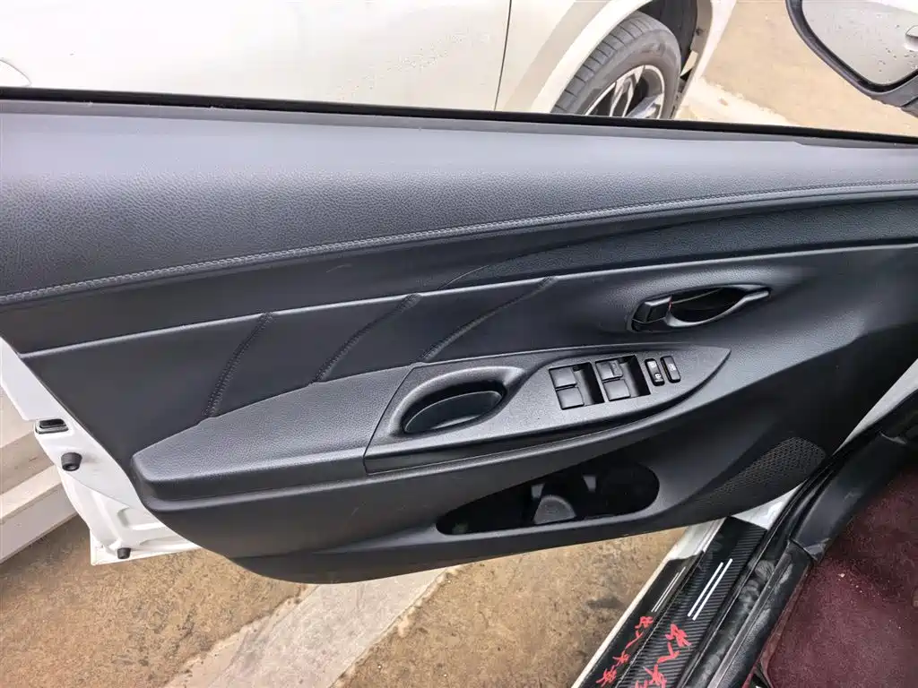 YARiS L 2021 1.5L CVT leading version купить на сайте DeffCars