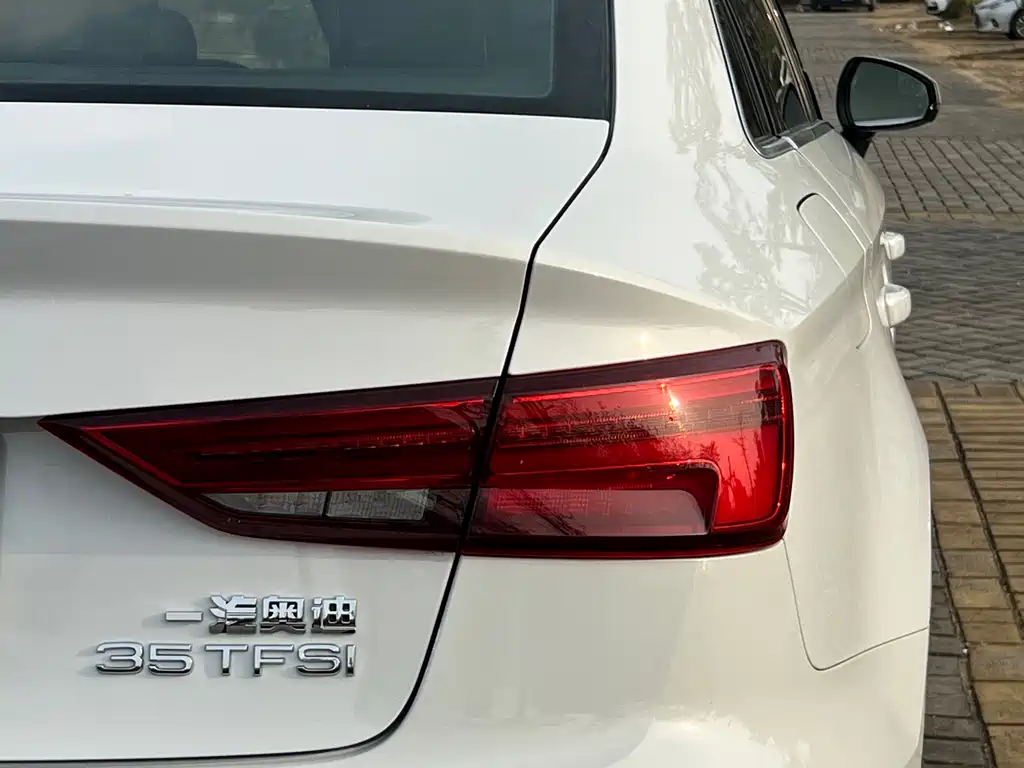 Audi A3 2018 30th Anniversary Limousine 35 TFSI Sports купить на сайте DeffCars