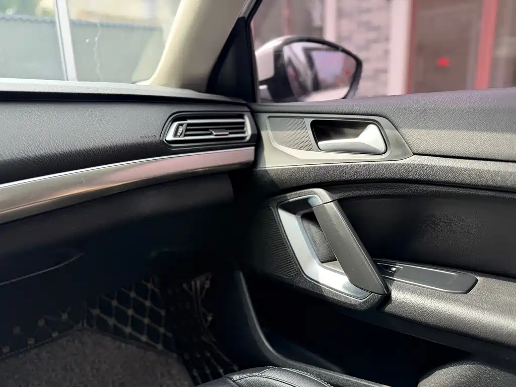 Peugeot 408 2016 1.6T automatic luxury version купить на сайте DeffCars