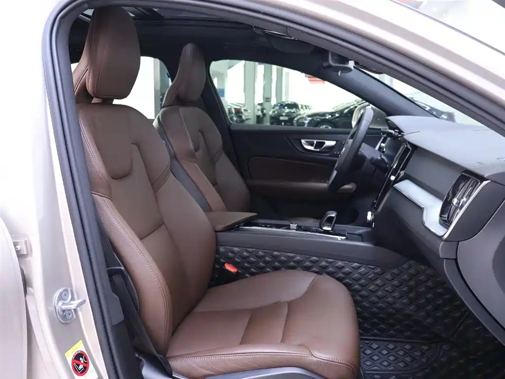 Volvo S60 2023 B4 Zhiyi Luxury Edition купить на сайте DeffCars
