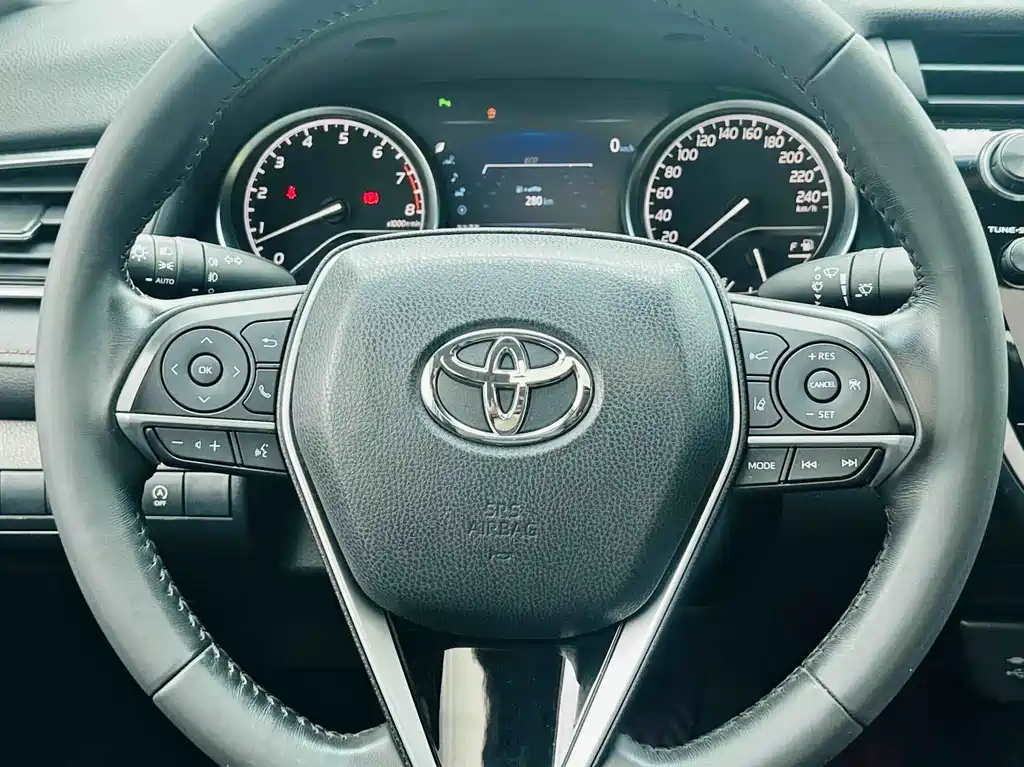 Camry 2018 2.0G Deluxe Edition купить на сайте DeffCars