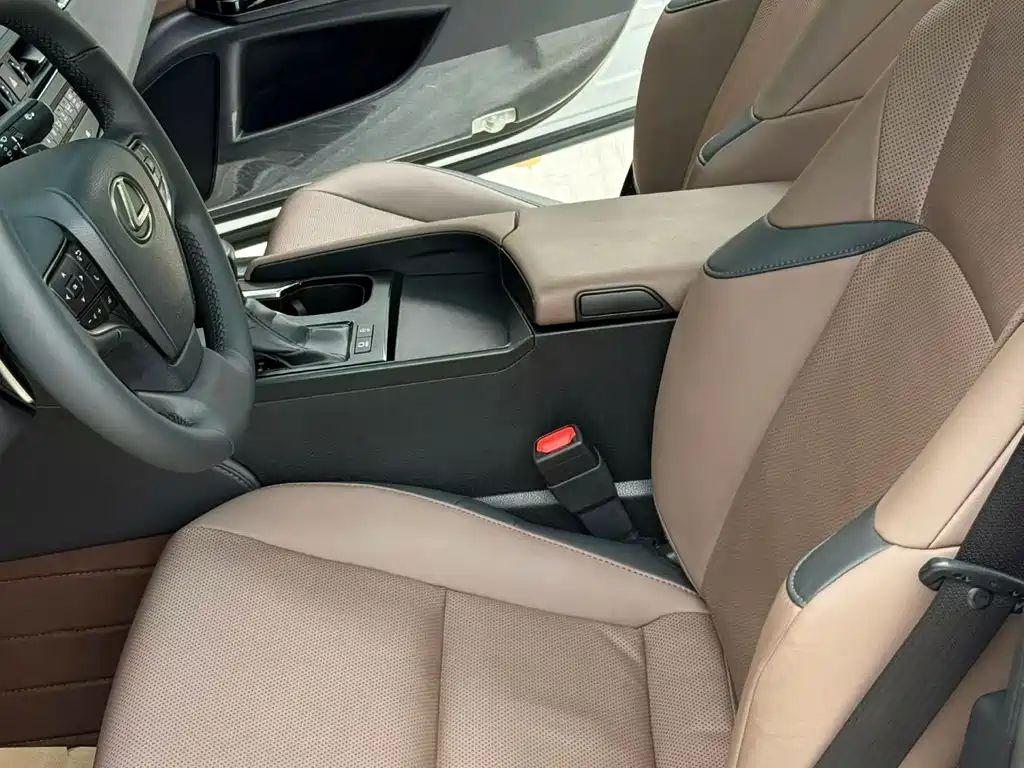 Lexus ES 2023 200 Excellence Edition купить на сайте DeffCars
