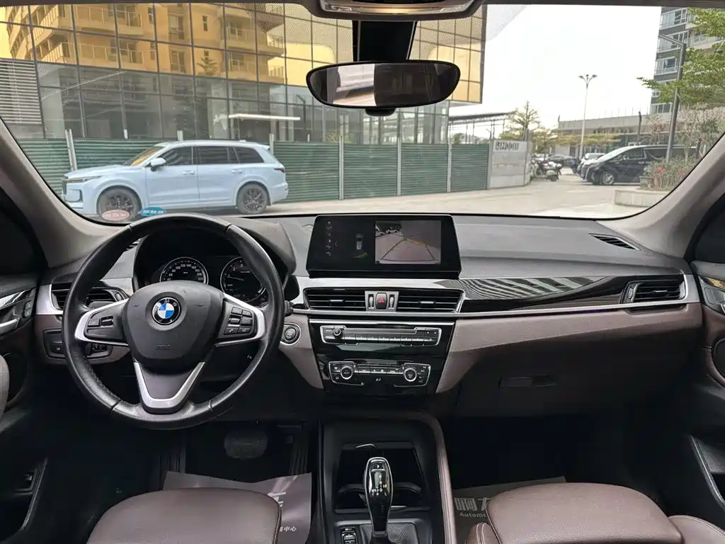 BMW X1 2020 sDrive25Li Leading Model купить на сайте DeffCars