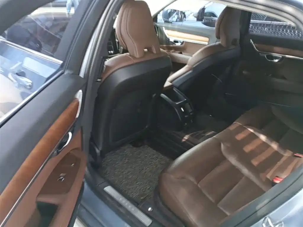 Volvo S90 2020 T5 Zhiyi Luxury Edition купить на сайте DeffCars