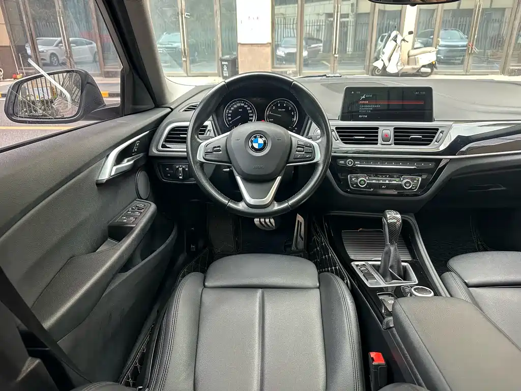 BMW 1 Series 2018 118i Design Package купить на сайте DeffCars