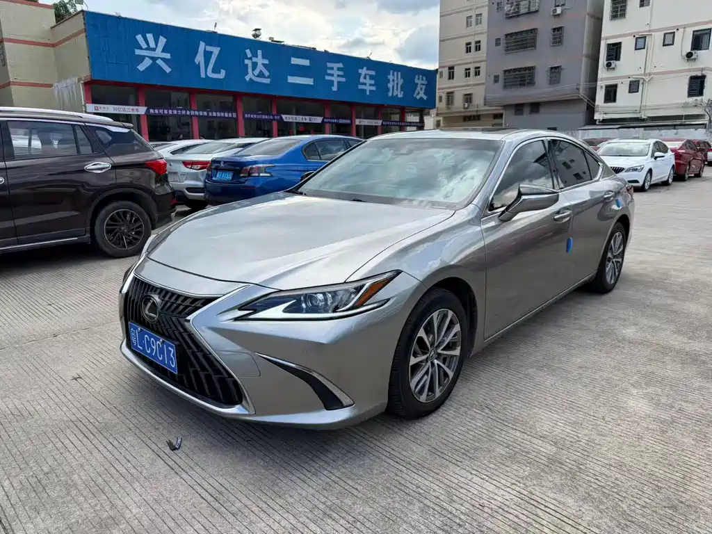 Lexus ES 2022 200 Excellence Edition купить на сайте DeffCars