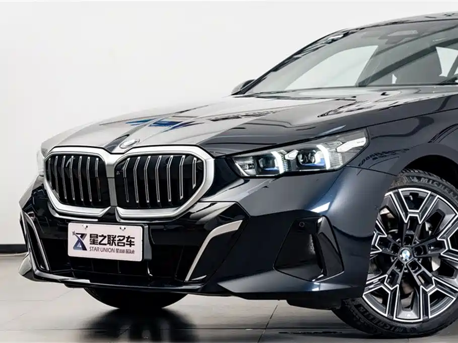 BMW 5 Series 2025 530Li Exclusive M Sports Package купить на сайте DeffCars