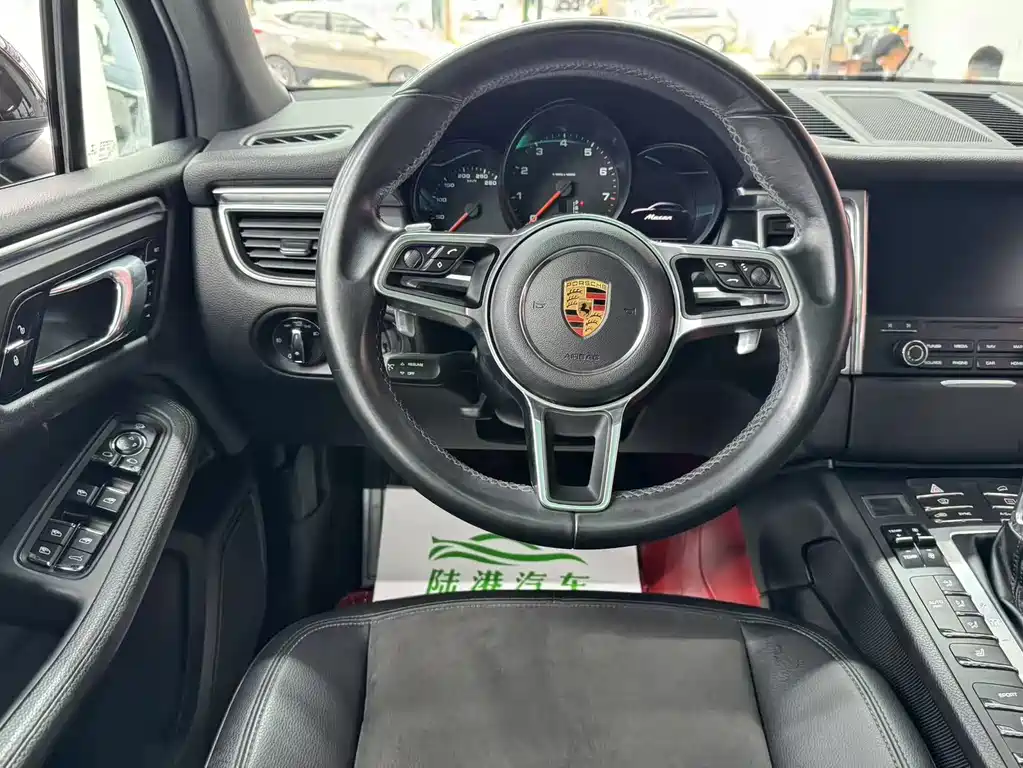 Macan 2017 Macan 2.0T купить на сайте DeffCars