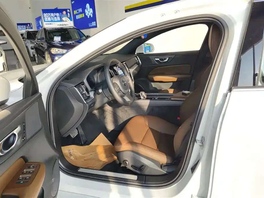 Volvo S60 2026 B4 Zhiyi Luxury Edition купить на сайте DeffCars