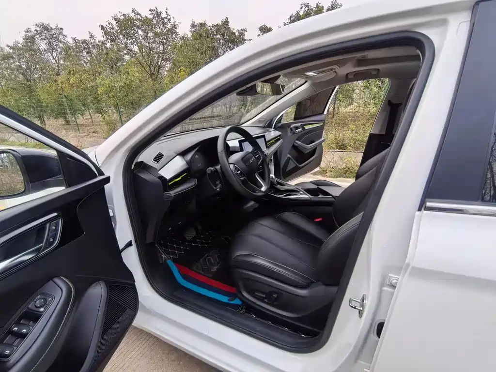 Roewe i5 2021 1.5L CVT Star Edition купить на сайте DeffCars