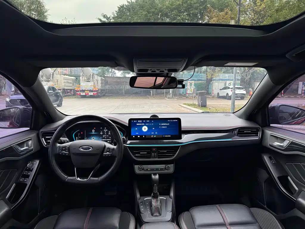 Focus 2022 Hatchback EcoBoost 180 Automatic ST Line купить на сайте DeffCars