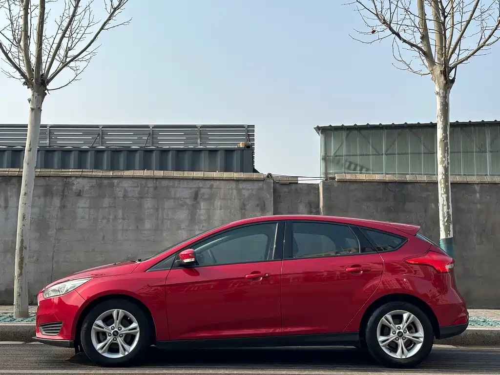 Focus 2018 hatchback classic 1.6L automatic comfort smart mobility version купить на сайте DeffCars