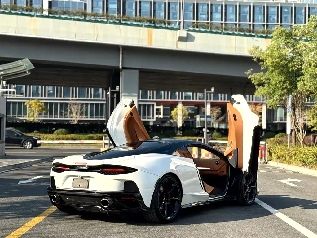 McLaren GT 2022 4.0T standard model купить на сайте DeffCars