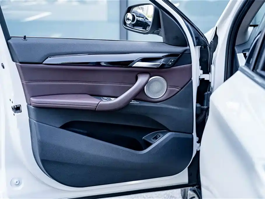 BMW X1 2021 sDrive25Li Leading Model купить на сайте DeffCars