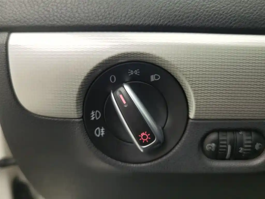 Sagitar 2012 1.4TSI automatic luxury model купить на сайте DeffCars