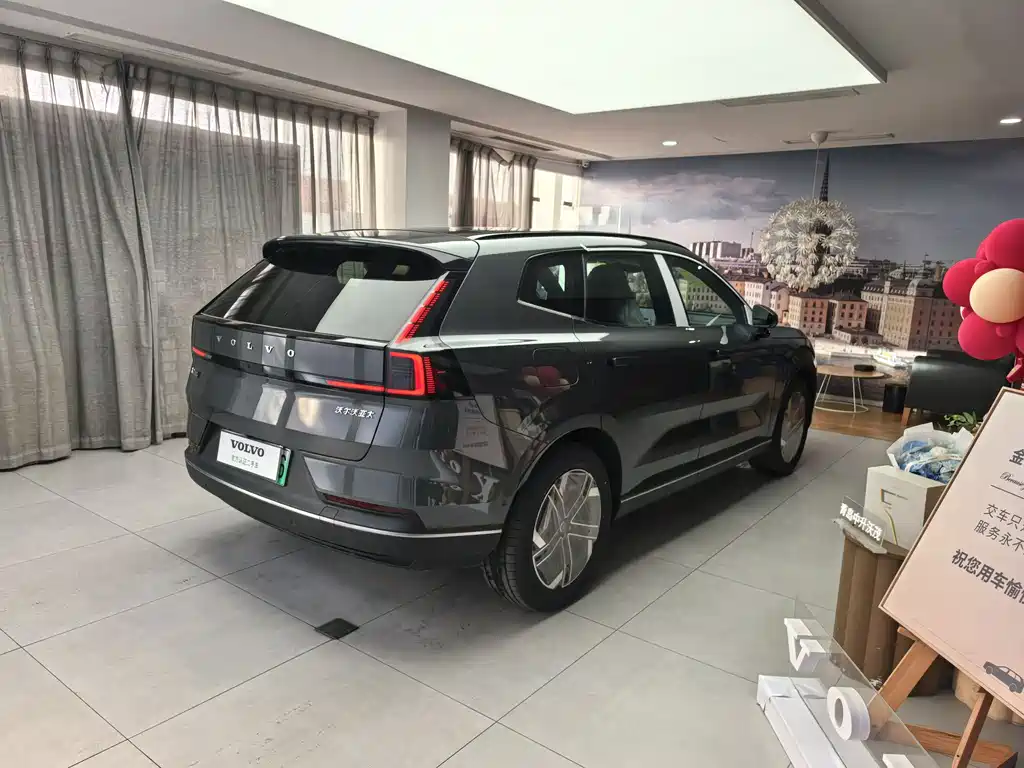 Volvo XC70 plug-in hybrid 2026 model four-wheel drive super long range Core купить на сайте DeffCars