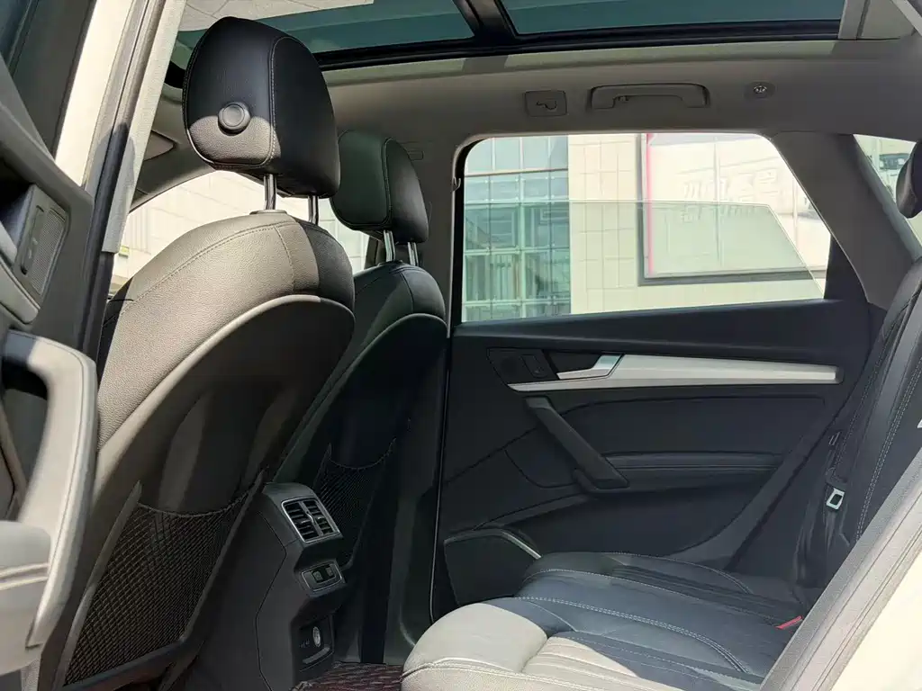 Audi Q5L 2020 40 TFSI enjoys fashionable style купить на сайте DeffCars
