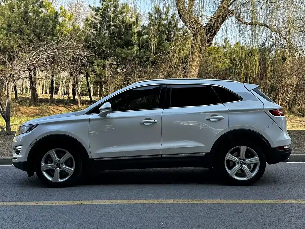 Lincoln MKC 2017 2.0T 2WD Exclusive Edition купить на сайте DeffCars