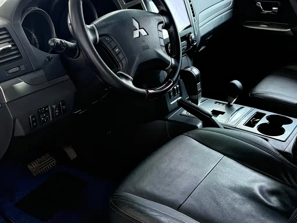 Pajero imported 2020 3.0L automatic premium version купить на сайте DeffCars