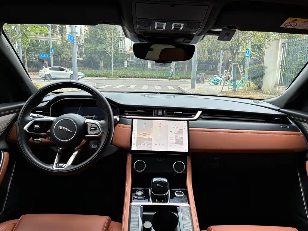 Jaguar XFL 2021 XFL 2.0T P250 two-wheel drive elite sports version купить на сайте DeffCars