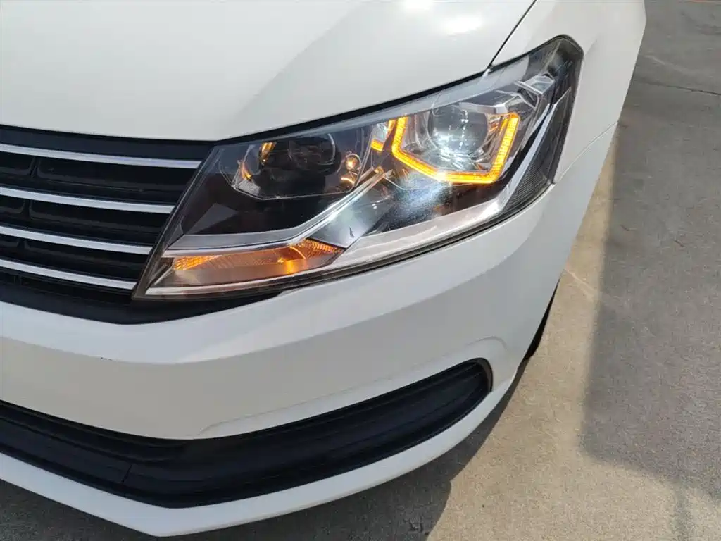 Lavida 2017 1.6L automatic fashion version купить на сайте DeffCars