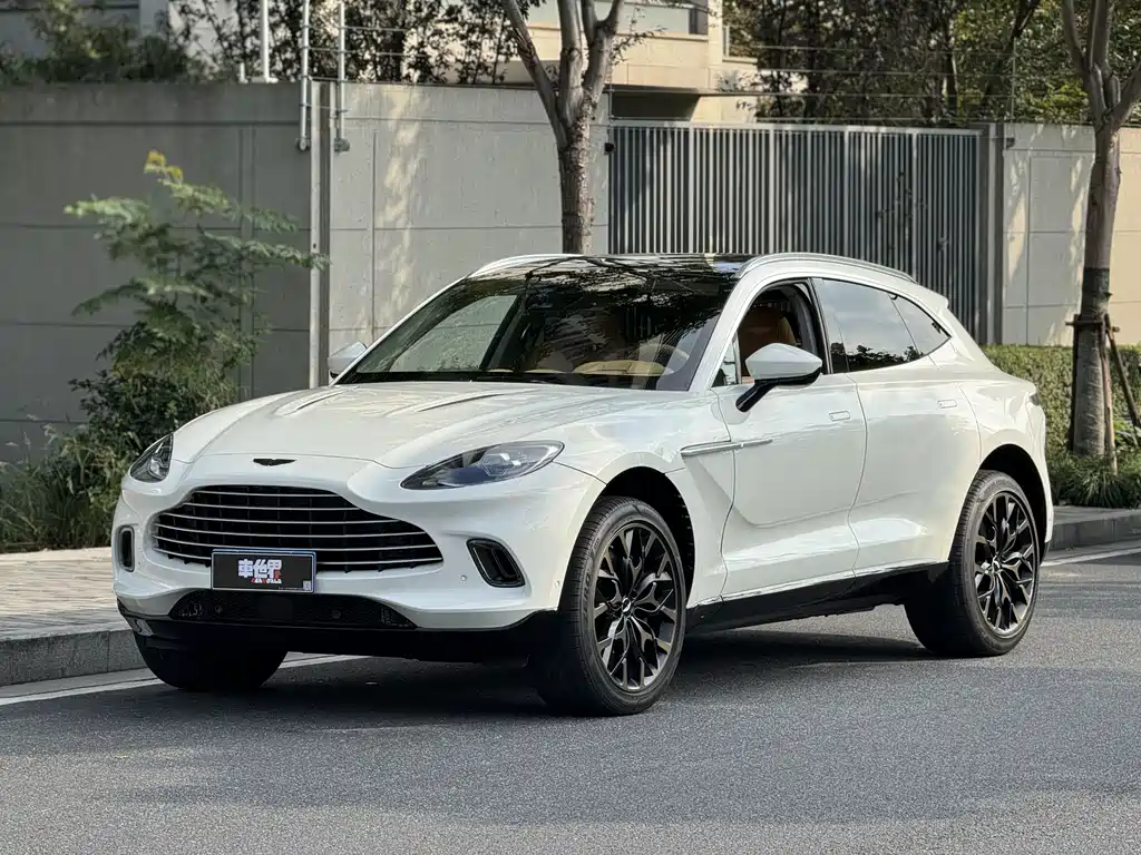 Aston Martin DBX 2022 4.0T V8 купить на сайте DeffCars