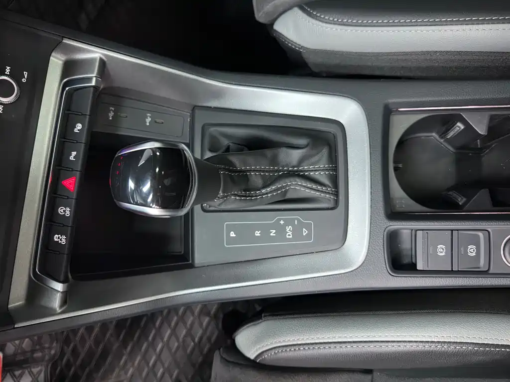 Audi Q3 2022 35 TFSI Fashionable and Dynamic купить на сайте DeffCars