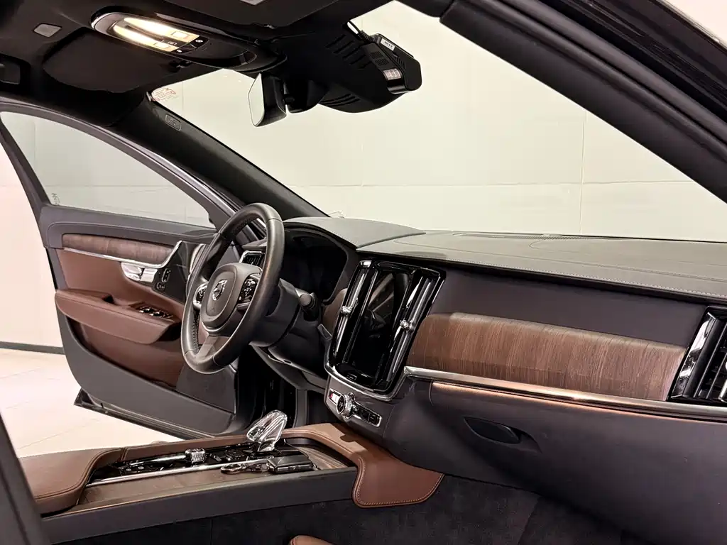 Volvo S90 2024 B5 Zhiyuan Luxury Edition купить на сайте DeffCars
