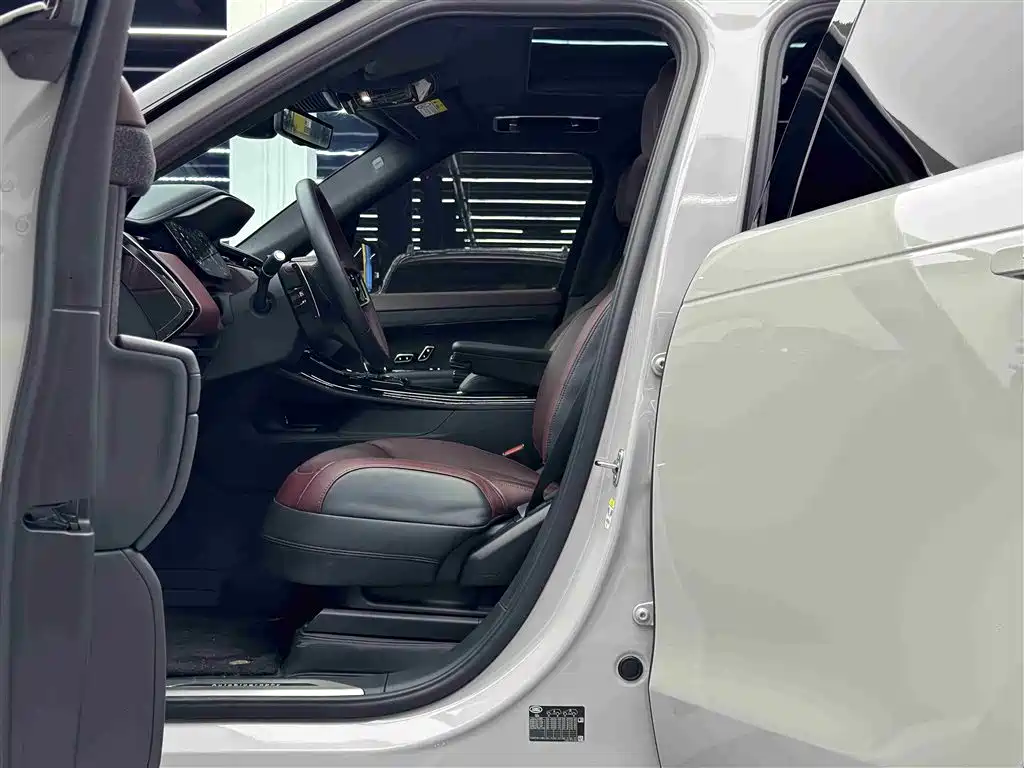 Range Rover Sport 2025 400PS Model Edition купить на сайте DeffCars
