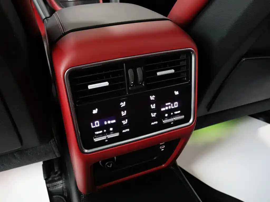 Cayenne New Energy 2022 Cayenne E-Hybrid 2.0T Platinum Edition купить на сайте DeffCars