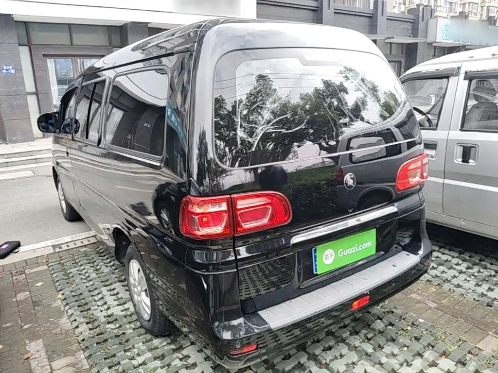 Lingzhi 2023 M5L 1.6L basic model 7 seats купить на сайте DeffCars