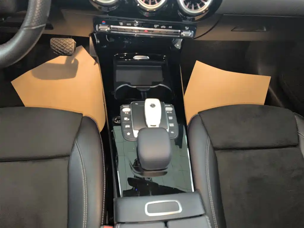 Mercedes-Benz A-Class 2022 Facelift Three A 200 L Sports Sedan Fashionable купить на сайте DeffCars