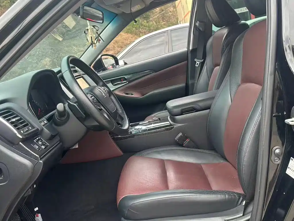 Crown 2018 2.0T Sports Edition купить на сайте DeffCars