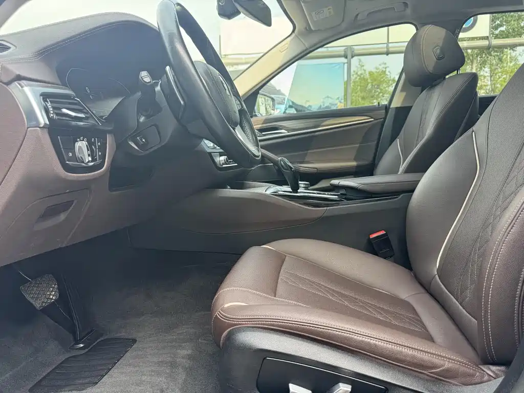 BMW 5 Series 2023 530Li Leading Luxury Package купить на сайте DeffCars