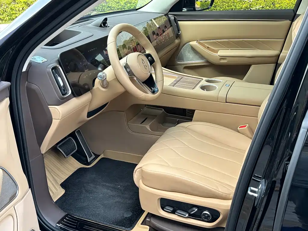 Wenjie M8 2025 extended range Max+ version 53.4kWh 6-seater version купить на сайте DeffCars