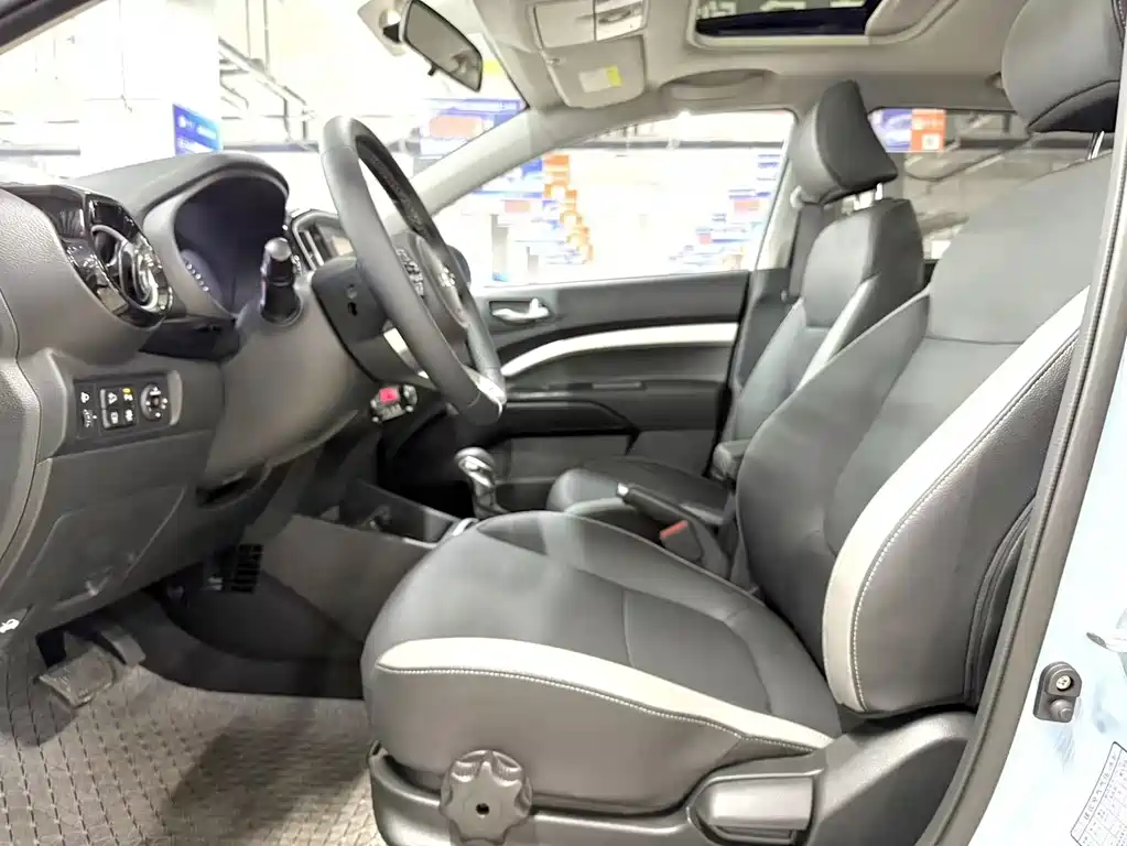 Yipao 2026 1.4L sunroof version купить на сайте DeffCars