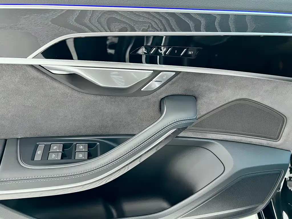 Audi A8 2025 A8L 50 TFSI quattro Premium Selection купить на сайте DeffCars