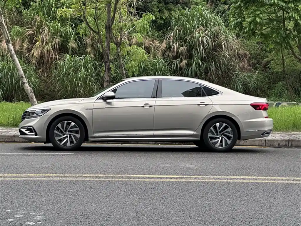 Passat New Energy 2020 430PHEV Hybrid Luxury Edition National VI купить на сайте DeffCars
