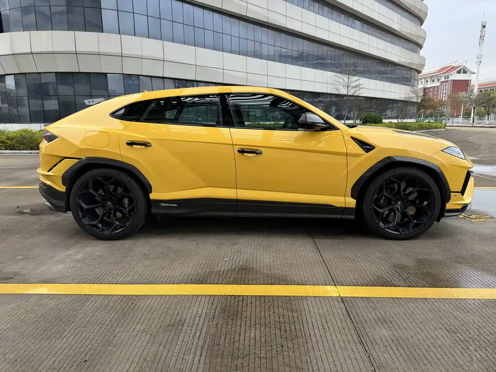 Urus 2022 4.0T V8 Performante купить на сайте DeffCars