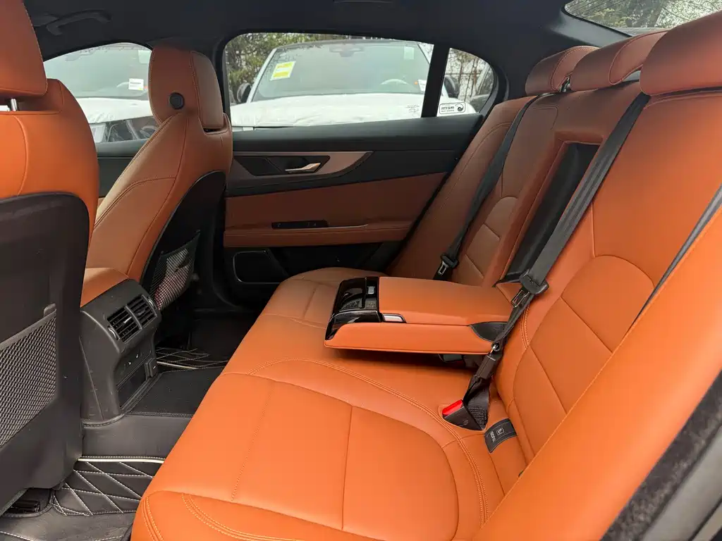 Jaguar XEL 2023 2.0T 250PS R-DYNAMIC S Advanced Sports Edition купить на сайте DeffCars