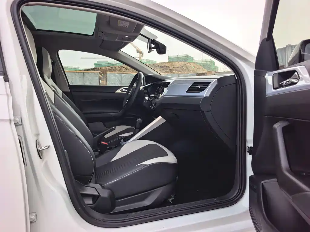 Polo 2021 Plus 1.5L Automatic Colorful Technology Edition купить на сайте DeffCars