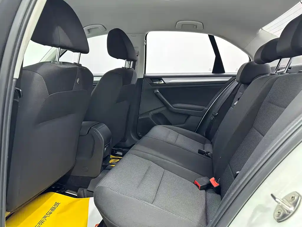 Bora 2018 1.5L manual fashion model купить на сайте DeffCars