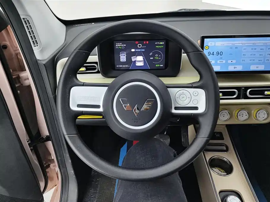 Hongguang MINIEV 2024 third generation 215km youth version купить на сайте DeffCars