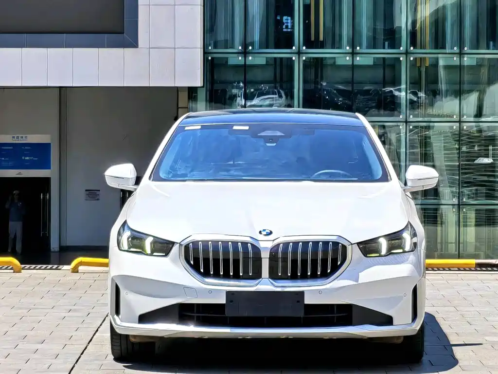 BMW 5 Series 2025 530Li Leading Luxury Package купить на сайте DeffCars