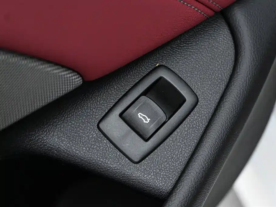 BMW 5 Series 2023 530Li Leading M Sports Package купить на сайте DeffCars