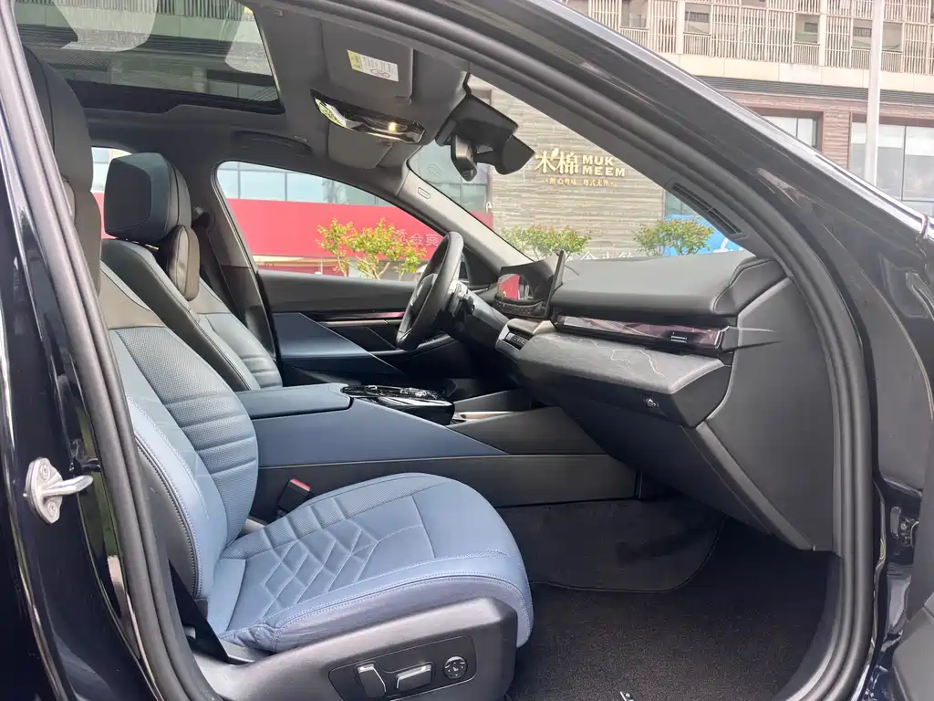 BMW 5 Series 2025 530Li Exclusive M Sports Package купить на сайте DeffCars