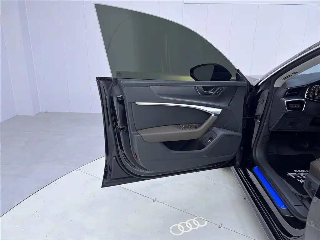 Audi A7L 2024 45TFSI S-line Dream Building Liquid Crystal Package купить на сайте DeffCars