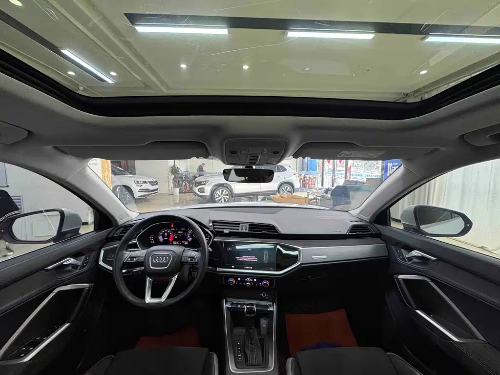 Audi Q3 2022 35 TFSI aggressive and dynamic купить на сайте DeffCars